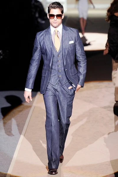 Look 15